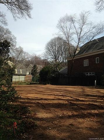 2nd image of 626 Moravian Ln