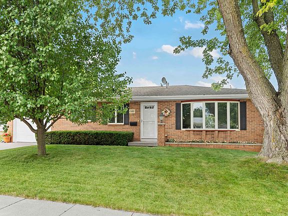 2nd image of 1385 Altura Dr
