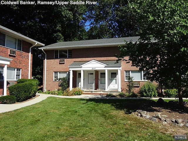 1st image of 702 Washington Dr