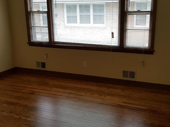 5th image of 3207 Montrose Ave