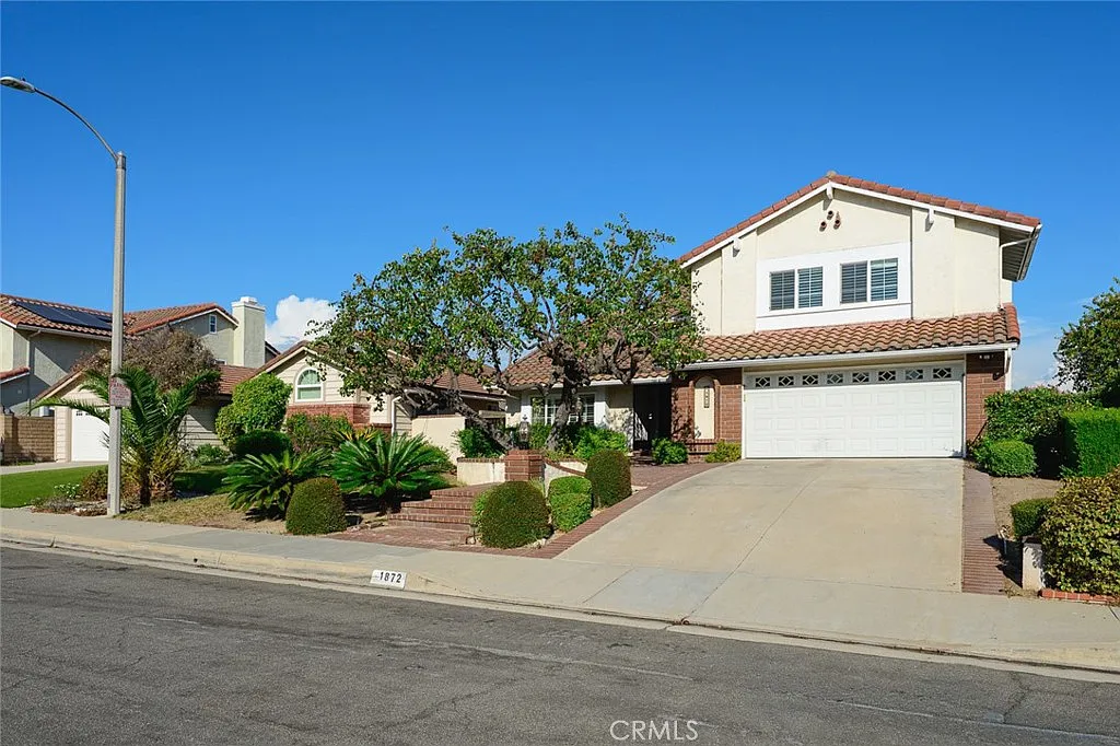 5 bed, 2972 sqft, $6,200 — Photo 2