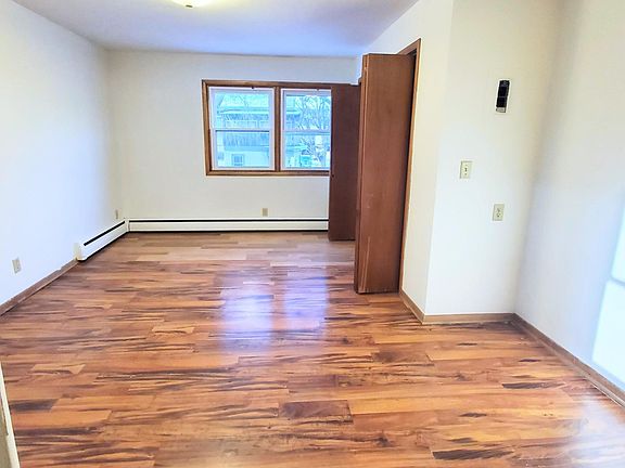 3rd image of 18 Arthur Ave SE