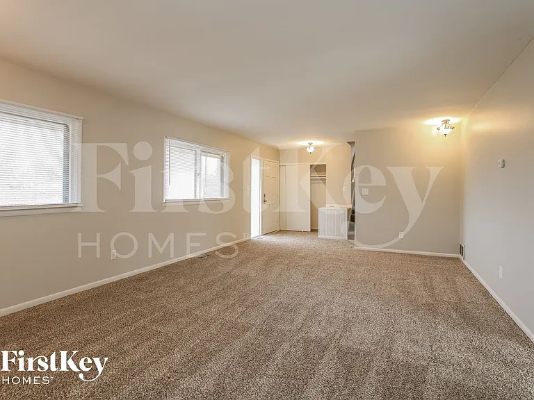 5503 Moonlight Dr — Photo 4