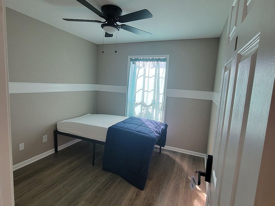 1st image of 114 N Mockingbird Cir
