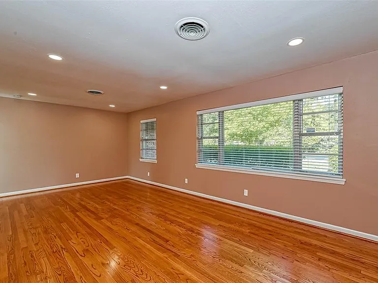 9139 Western Dr — Photo 3