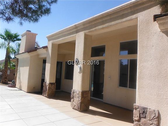 4th image of 3825 N Torrey Pines Dr