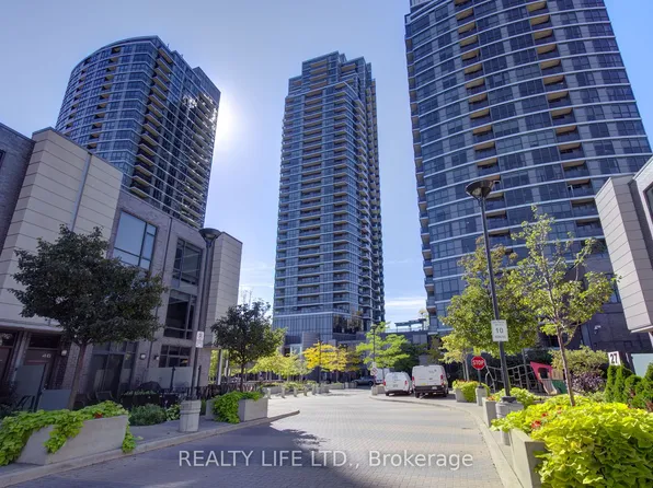 5 Valhalla Inn Rd #1003, Toronto, ON M9B 0B1