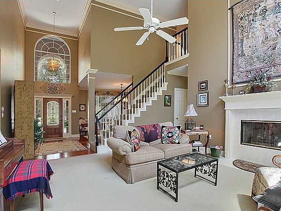 4th image of 373 Stonehaven Dr