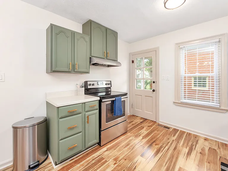 110 Westwood Ave — Photo 7
