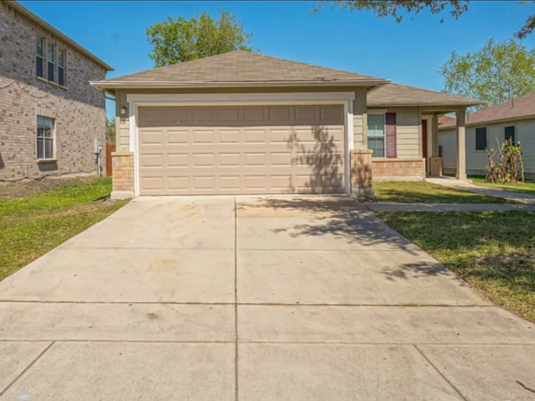 7718 Cedar Farm — Photo 1