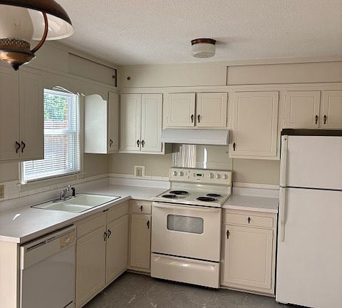 Apt S Kitchen