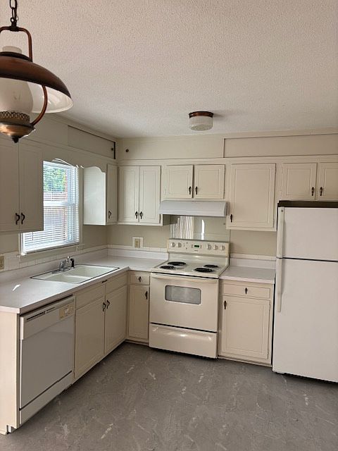 Apt S Kitchen