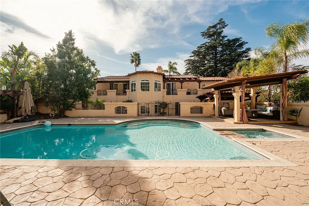 5 bed, 5097 sqft, $16,500 — Photo 1