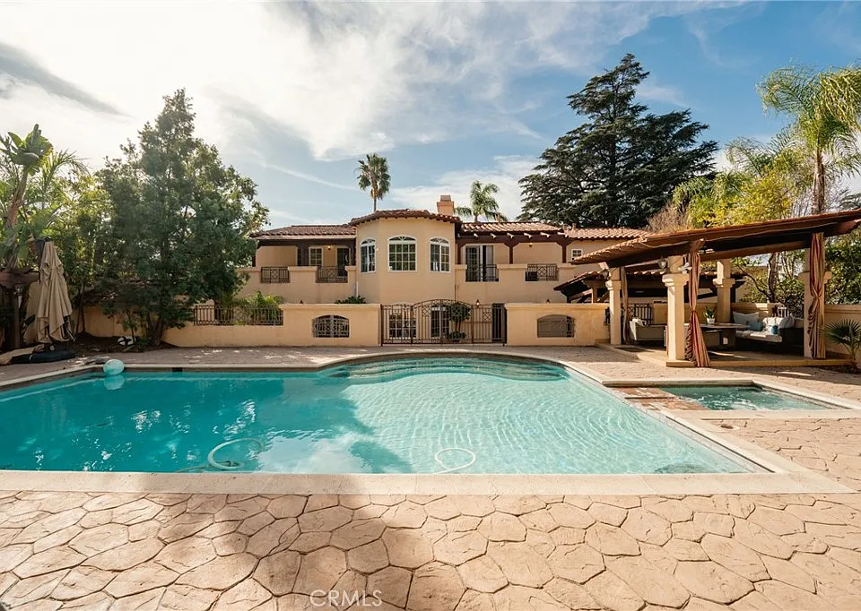 828 S Sunset Canyon Dr
