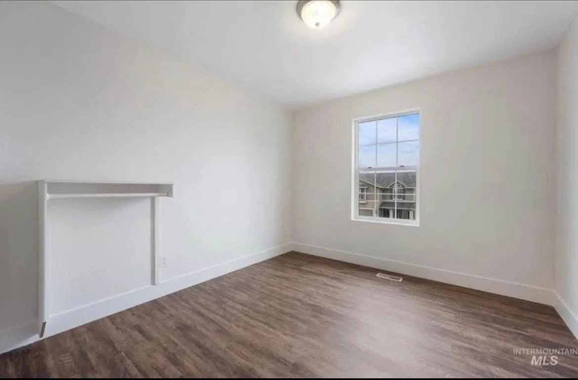 5 bed, 2212 sqft, $800 — Photo 2