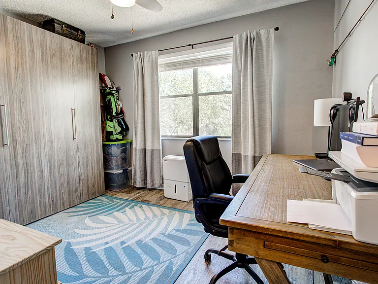 Murphy Bed built in, second bedroom