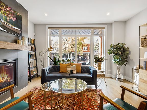 3rd image of 4711 N Damen Ave #1S
