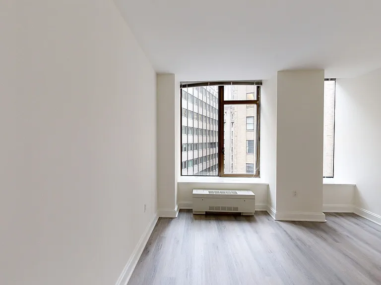 10 Hanover Square — Photo 169