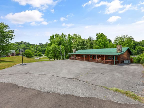 5th image of 2834 Florence Dr