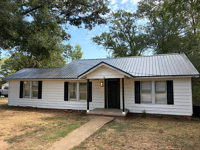 3 bed, 1428 sqft, $1,495 — Photo 2
