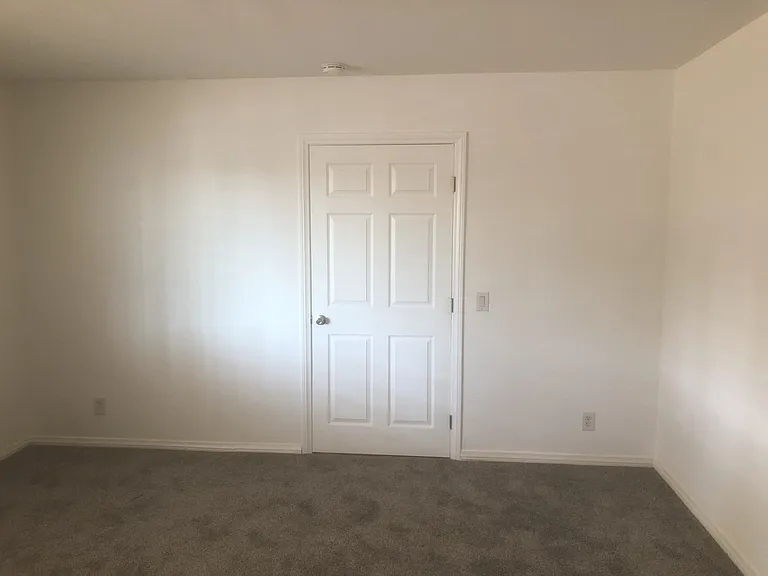 1654 York Dr — Photo 7