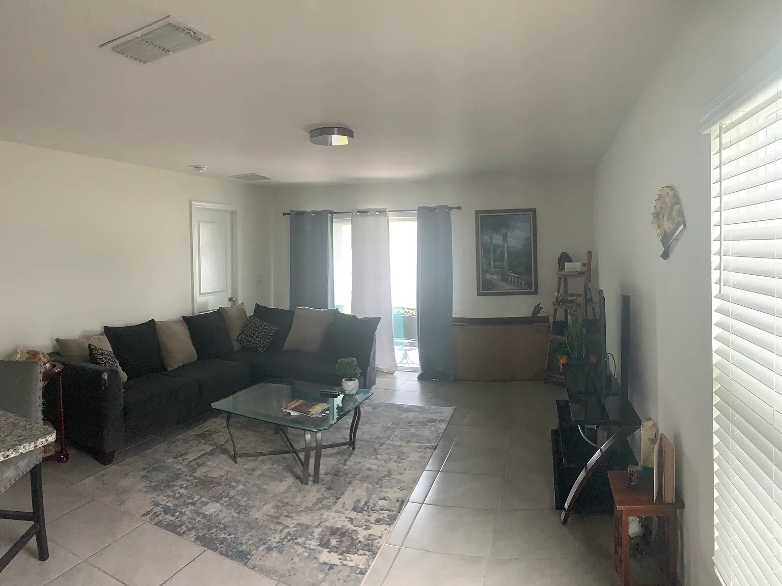 3 bed, 1500 sqft, $2,400 — Photo 3