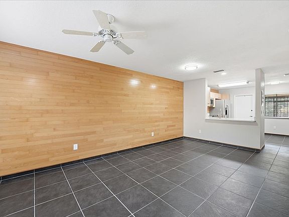 3rd image of 295 Sandlewood Trl