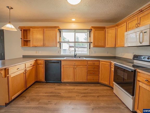 3rd image of 960 7th Ave