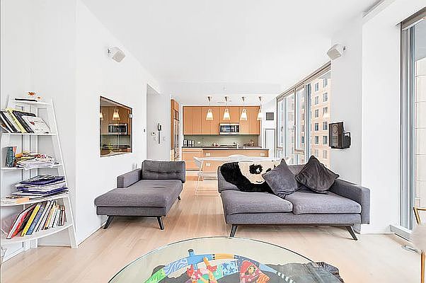 1st image of 110 3rd Ave APT 7C
