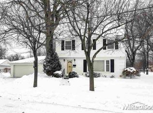 1901 Littlestone Rd, Grosse Pointe Woods, MI 48236