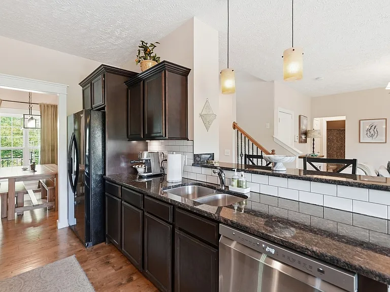 8012 Mandan Dr — Photo 3