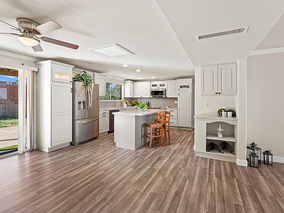 2nd image of 800 Calle Gardenia