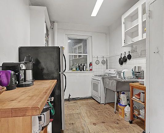 3rd image of 341 W 70th St Unit 3A