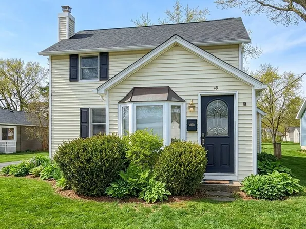 49 Hovey St, Oxford, MI 48371