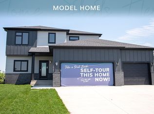 10202 Burgundy Dr, Horace, ND 58047