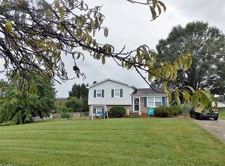 182 Meadowview Dr, Mount Airy, NC 27030