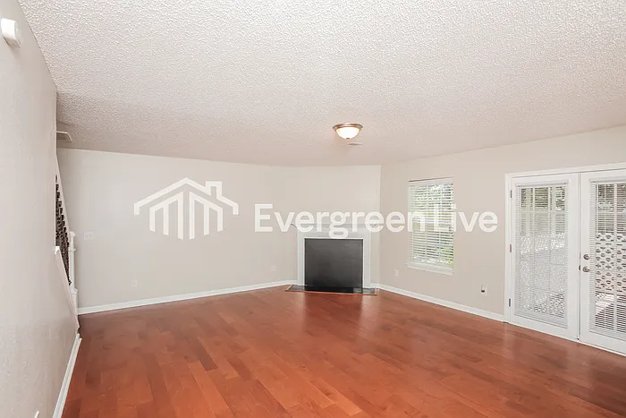 4 bed, 2.5 bath, 2286 sqft, $2,095 — Photo 4