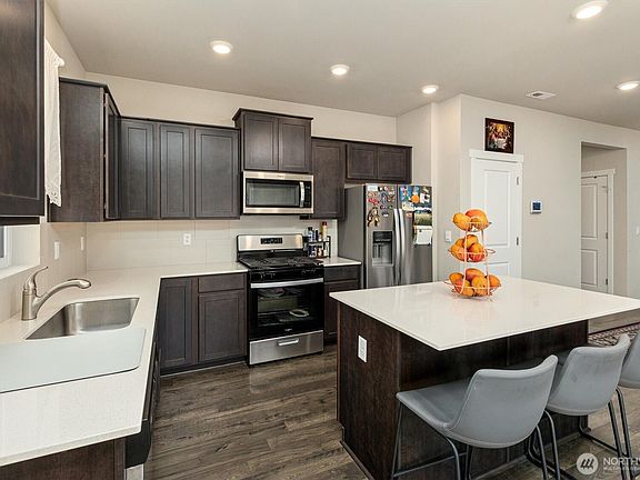 2nd image of 10815 188th Street E