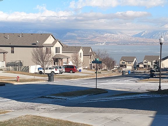 2nd image of 221 W Kestrel Dr