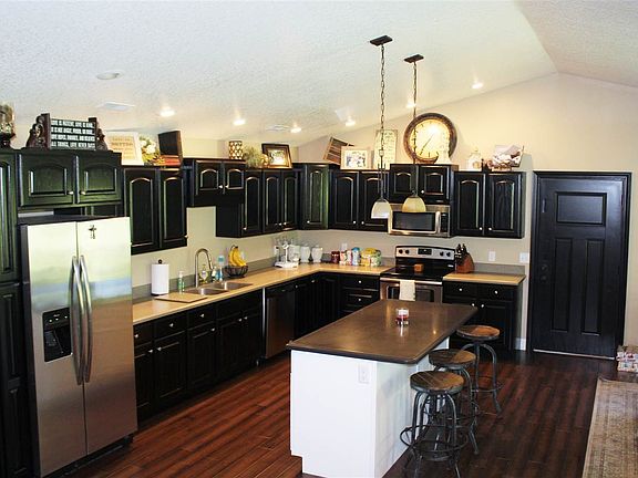 5th image of 385 Golden Ln