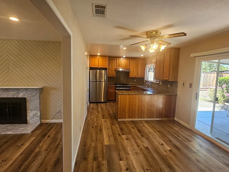 8164 Cardiff Dr — Photo 4