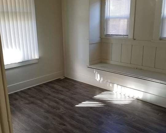 4th image of 249 W 42nd Pl