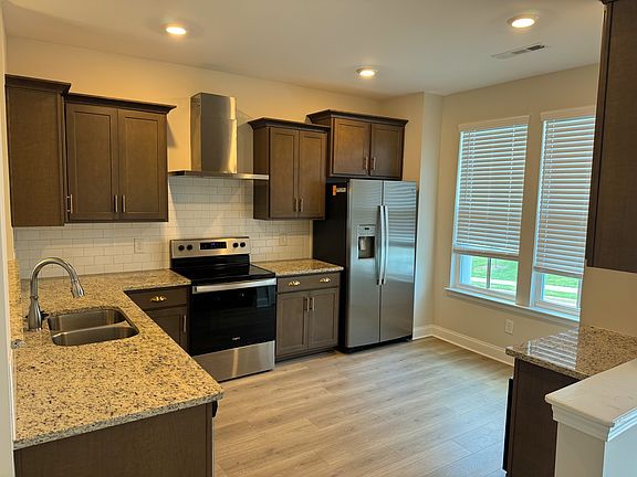 4th image of 1758 Park Terrace Ln
