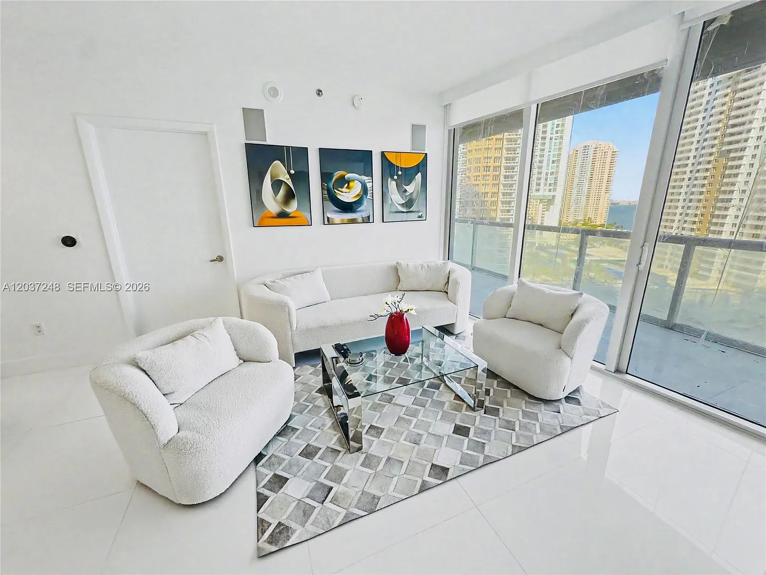 Iconbrickell Condo No 1 — Photo 2