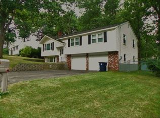 10 Radcliffe Dr, Nashua, NH 03062