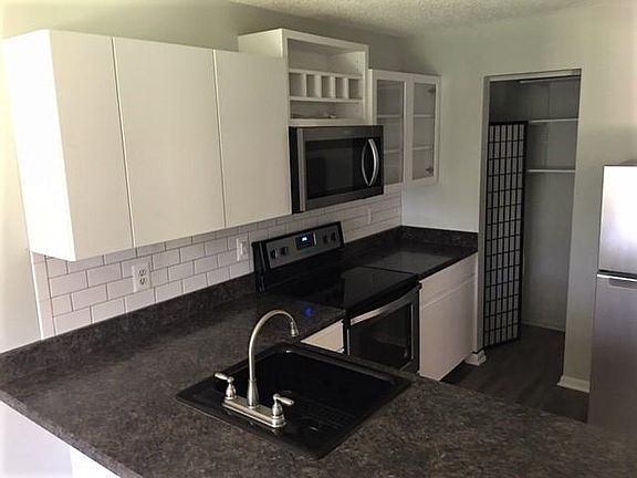 3rd image of 701 Greenwich Dr