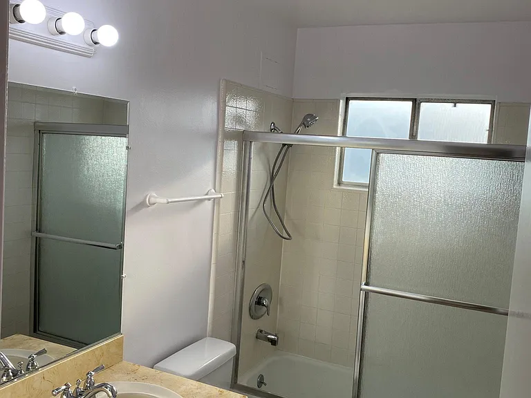 909 E Maple St #5 — Photo 15