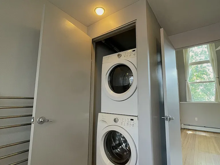 En-Suite Bathroom Laundry Closet