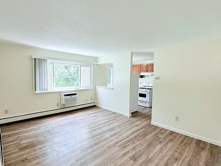 East Bay Apartments — Photo 7