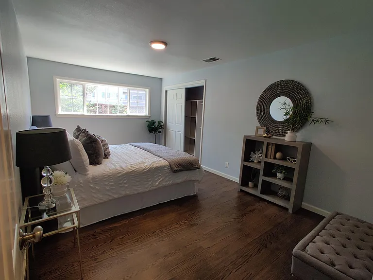 806 Carmel Ct — Photo 10